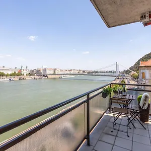 Luxury With A Beautiful View For The Danube River Budapest