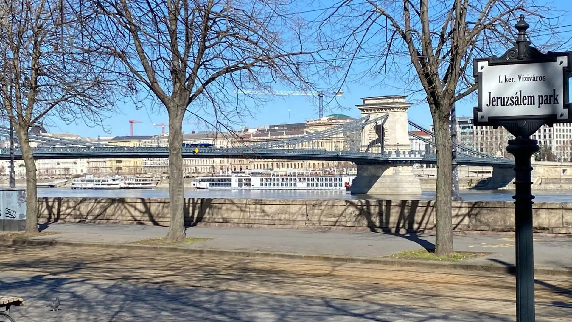 Chain Bridge Apartman Budapest